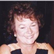 Ursula Simons's Instagram, Twitter & Facebook