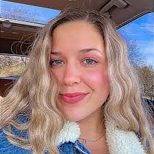 Donna Hiser's Instagram, Twitter & Facebook