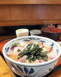 薬院駅中央出口徒歩4分『味彩 いそざき』 胡麻の香りととろろの滑らかさもあっておいしくいただけた「かんぱち丼」 : 白髪おやじのおひとりさまランチ