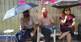 En guadalajara, ocotlán, ciudad guzmán y chapala se aplicará sinovac a partir del 13 de mayo con un horario. En Jalisco Esperan Hasta 60 Horas Para Recibir Vacuna Contra Covid