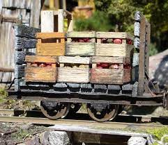 scratchbuilt by marcel ackle 1 22 5 scale apfeltransport mit flachlore feldbahn modellbahn dioramen