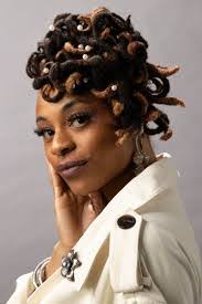 Lucy Rudolph's Instagram, Twitter & Facebook