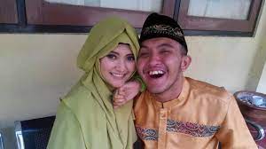 Indadari memakai cadar akhir 2014. Gugatan Cerai Indadari Adalah Permintaan Caisar