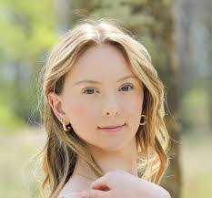 Denise Morrow's Instagram, Twitter & Facebook