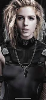 The beautiful actress Emily Bett Rickards who played Felicity Smoak in the  old CW's Arrowverse series for FF Thursday