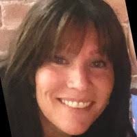 100+ profilů „Amy“