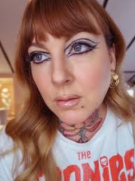 Mod Cher makeup inspo with a triple wing 🥵 So many ways to wear this look  and so unique- I loved it! Check out the reel if you want to see the