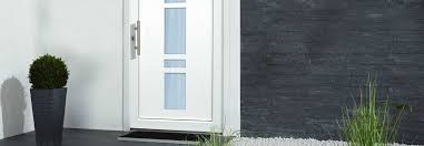 Hall con porta, appendiabiti e cavalletto per scarpe. Porte Di Casa Caratteristiche E Guida Alla Scelta Obi