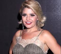 Muere mamá de itatí cantoral, viuda del fallecido cantante roberto cantoral (foto) tras darse a conocer a primera hora la muerte del famoso comediante manuel 'el loco' valdés, ahora se da otra triste noticia en el mundo del espectáculo: Itati Cantoral Comparte Impactante Foto Del Su Pasado En La Que Luce Irreconocible La Opinion