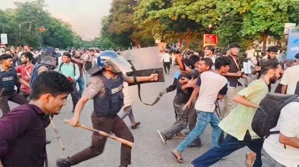 লং মার্চ টু শিক্ষা মন্ত্রণালয়' ঘিরে নীলক্ষেতে বিজিবি, সায়েন্সল্যাবে  পুলিশের কড়া অবস্থান