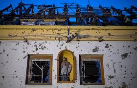 24 июня по чехии пронесся мощный торнадо — три человека погибли, 150 пострадали, разрушены здания по чехии пронесся мощный торнадо — фото, видео. R5zpmhkco0mgem