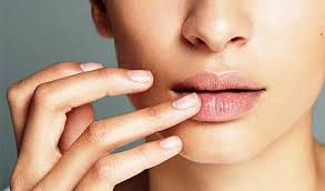 заеды в уголках рта причины и лечение у взрослых Pochemu Opuhla Nizhnyaya Guba I Chto Delat