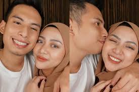 Bahkan keduanya kini semakin mesra saja. 10 Potret Mesra Rachel Vennya Dan Suami Yang Makin Kompak