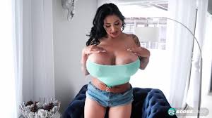 tetas enormes Ricki Raxxx
