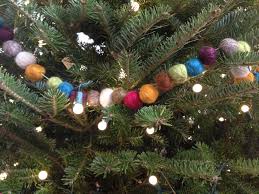Do you want to make your own felted acorn garland? Felted Wool Garland Make Great