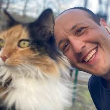 Are there any dog-friendly restaurants in the area?