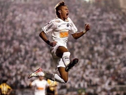 Neymar Jr. com a camisa do Santos: 🏟️ 225 jogos. ⚽ 138 ...