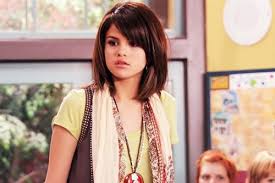 Lovely Selena At Wizards Of Waverly Place 3 Short Hair Outfits Chic Hairstyles Short Hair Styles