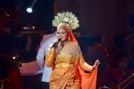 Born 11 january 1979) is a malaysian singer, songwriter, actress and businesswoman with more than 300 local and international awards. Motac Auf Twitter Balik Pulau Festival Bpf 2019 Konsert Amal Okestra Tradisional Malaysia Bersama Dato Seri Siti Nurhaliza Konsert Amal Ini Bertujuan Untuk Membantu Anak Anak Seni Di Pulau Pinang Mymotac Malaysiatrulyasia Senibudaya