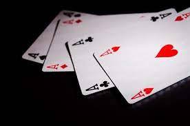Cuatro cartas se dejarán encima de la mesa boca arriba. 15 Barajas De Poker De Plastico Agosto 2021