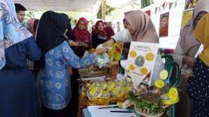 Inovasi teknologi yang sudah dikembangkan untuk mengangkat pangan lokal dapat dikenal lebih luas, serta membuka pintu gerbang komersialisasi produk pangan lokal untuk dapat segera dihilirisasi oleh pihak swasta dan daerah potensial, kata syakir dalam keterangan tertulisnya, rabu (7/11/2018). Universitas Jember Tradition Of Excellence