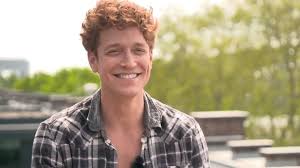 Sie landete als kontingentflüchtling in einer dortmunder jüdischen gemeinde und fühlte sich dort auf anhieb wohl. Sankt Maik Schauspieler Daniel Donskoy Stellt Sich Den Fragen Im Entweder Oder Quiz