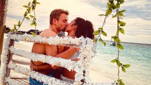 Mal sehen, wann dort das erste pärchenfoto mit sarah lombardi zu bestaunen ist. Sarah Lombardi Erster Blick Auf Ihren Verlobungsring Gala De