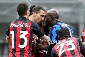Lukaku fights ibrahimovic during the milan derby. Stefano Pioli Bilang Ibrahimovic Has Apologized