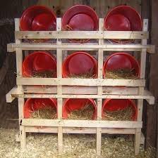 Les Pondoirs Pour Poules Fait Maison En 2020 Poulailler Pondoir Poulailler Poule