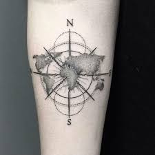 15 Idees De Tatouages Mappemonde Tatouage Mappemonde Tatouage Carte Tatouage