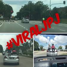 Meraba dari bawah ke atas tempat tidur bertingkat. Penuh Impian Anak Bergayut Belakang Bonet Lelaki Terima 2 Saman Dari Jpj Remaja