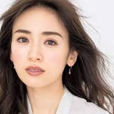 オバサンの典型 ブルドック顔 頬のたるみをとるトレーニング法とは 美的 com アイライン 引き方 顔 美髪