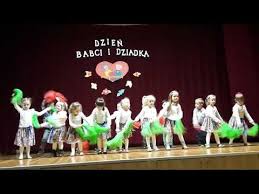 танцы на выпускной в детском саду видео скачать бесплатно Taniec Przedszkolakow Do Utworu Despacito Youtube Dancing Baby Daddy Yankee Songs Youtube
