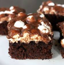 Recette De Gateau Au Chocolat Et Guimauves Mississippi Mud Cake Recipe Mud Cake Recipes Mississippi Mud Cake Desserts