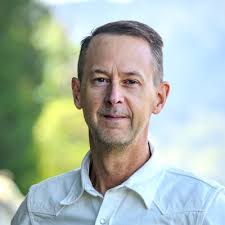 Honoured and thrilled to say that I'm starting a new position as Senior  Director