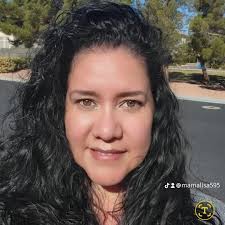 Lisa Demartino's Instagram, Twitter & Facebook