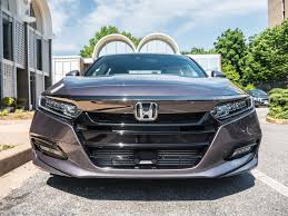 The 2018 accord sport is all new and with a bold new design does it stand a chance? The 2018 Honda Accord Proves There S Still Life In The Family Sedan Ars Technica