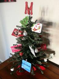 Christmas Gift Card Tree For Kids Teacher Each Family Contributed A Gift Card Perfect Gift Gift Card Tree Teacher Christmas Gifts Gift Card Bouquet