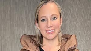 Amazon.com: ceauros Women's Hooded Long Puffer Coat Winter Warm Full Zip  Lightweight Quilted Jacket with Pockets(Beige,S) : Clothing, Shoes & Jewelry