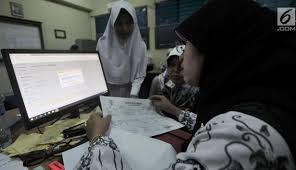 1,067 followers · public school. Foto Orangtua Dan Calon Siswa Antusias Di Hari Pertama Pendaftaran Sekolah News Liputan6 Com
