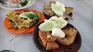 Share 0 tweet 0 share 0 0 komentar. Uyab Abuy On Twitter 76 Illy Cafe Lai Lai Cafe Yang Tepat Sebelahan Dengan Lai Lai Market Ini Mengusung Tema Western Food Makanan Seperti Pasta Lasagna Spaghetti Sandwich Burger Dan Tak Lupa