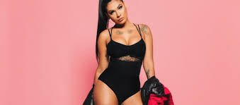 Pocah empina o bumbum em piscina. Pocah Mc Pocahontas Anuncia Mudanca De Seu Nome Artistico