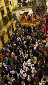 Unas preguntas que cualquier otro año serían algo más que simples conversaciones de ascensor. Semana Santa In Sevilla Transglobal Pan Party