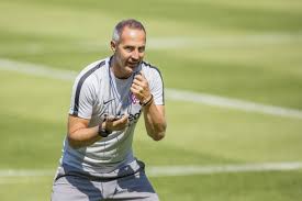 Geburtstag von adi hütter haben wir eine neue folge eagles eleven mit ihm gedreht. Bild Zu Adi Hutter Startet Mit Eintracht Im Supercup Gegen Fc Bayern Bild 1 Von 1 Faz