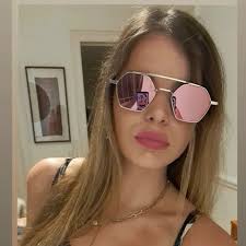 La historia de Sarandí comienza unos meses después de que Juan de Garay  refundara Buenos Aires. El “Arroyo del Sarandí” dio nombre al paraje  original. Su vida cultural, deportiva y económica la