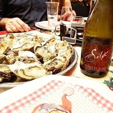 Table De Fetes La Derniere Etape C Est Demain Soir Huitres Foie Gras Saumon Truffe Buche Du Bon Vin De La Famille Et D Wine Bottle Rose Wine Bottle Coravin