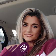 Where's the best place to grab a burger in town?