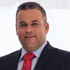 EMPRESARIO DESMIENTE AGRESIÓN CONTRA CHICHI SÁNCHEZ El empresario Ambioris  Rossis, desmintió categóricamente que él haya arremetido contra el vehículo  del director de la Junta Distrital El Pinar, como han informado personas  vinculadas