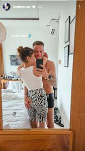 Istenes Bence így markolja Csobot Adél fenekét - Ripost