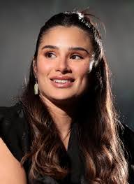 Amanda Nevins's Instagram, Twitter & Facebook